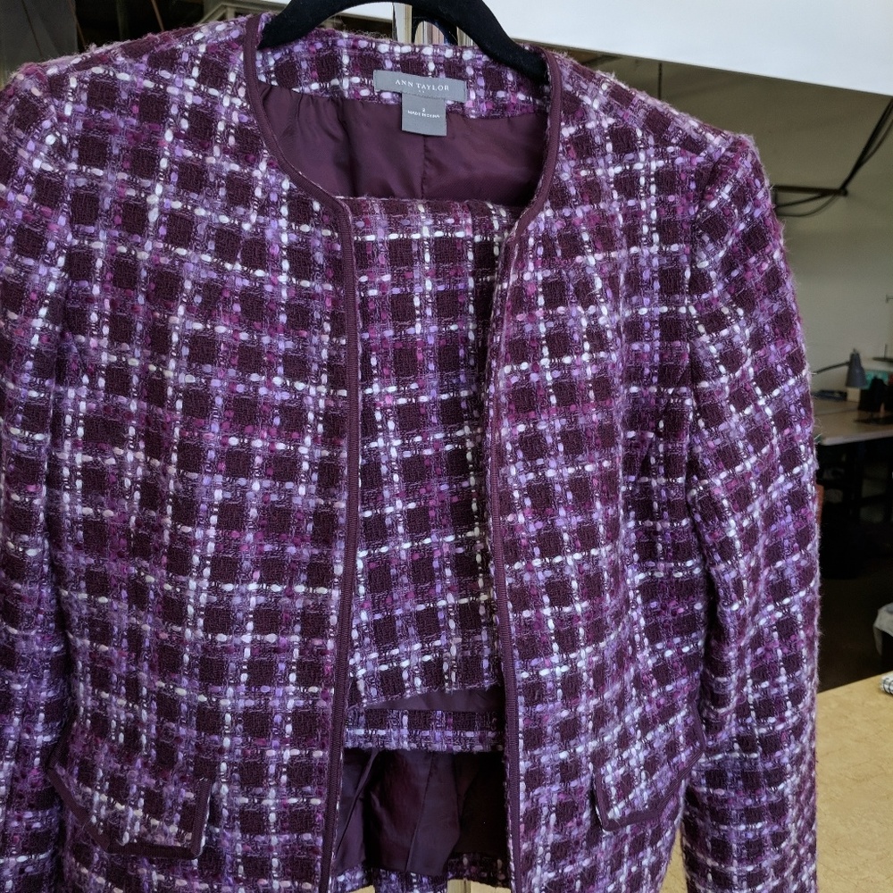 Two piece Ann Taylor lined suit with skirt